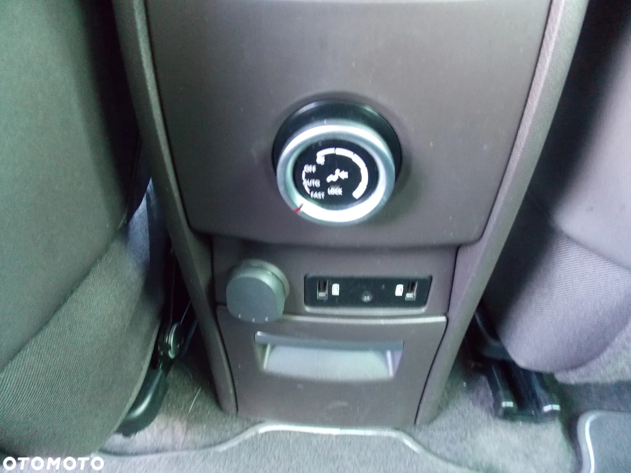 Renault Espace 1.6 dCi Energy Initiale Paris EDC - 23