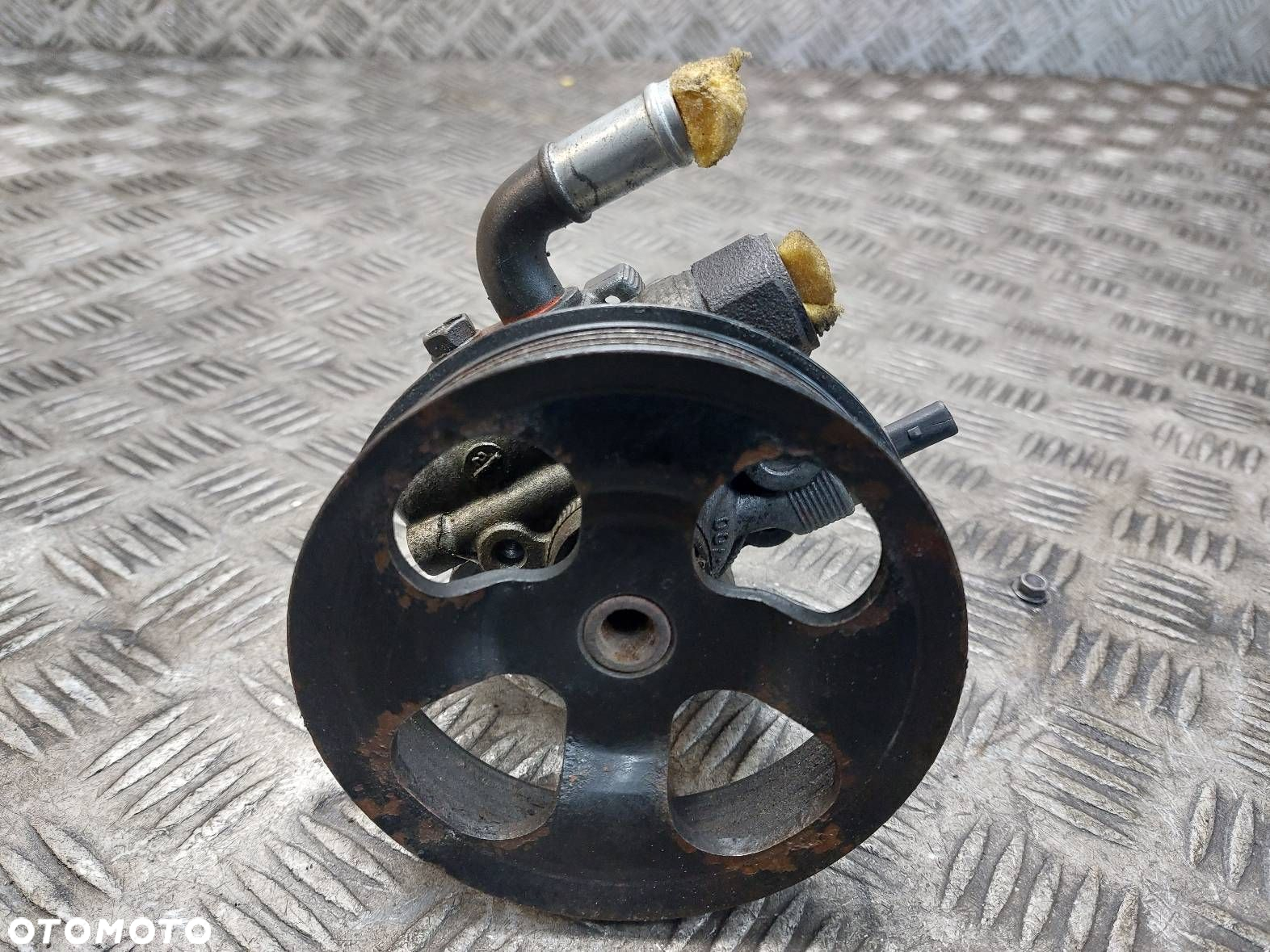 POMPA WSPOMAGANIA TOYOTA RAV4 II LIFT 2.0 16V - 2