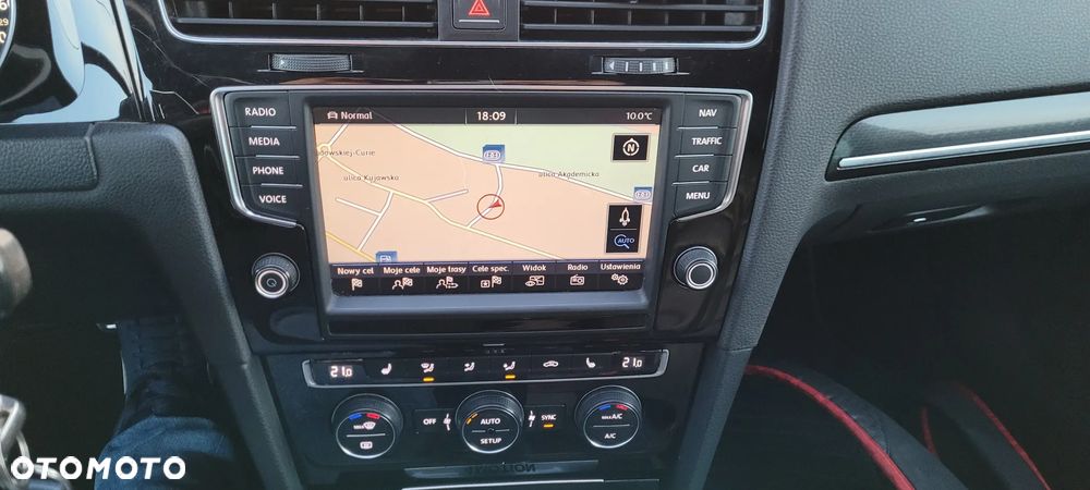 Volkswagen Golf - 27