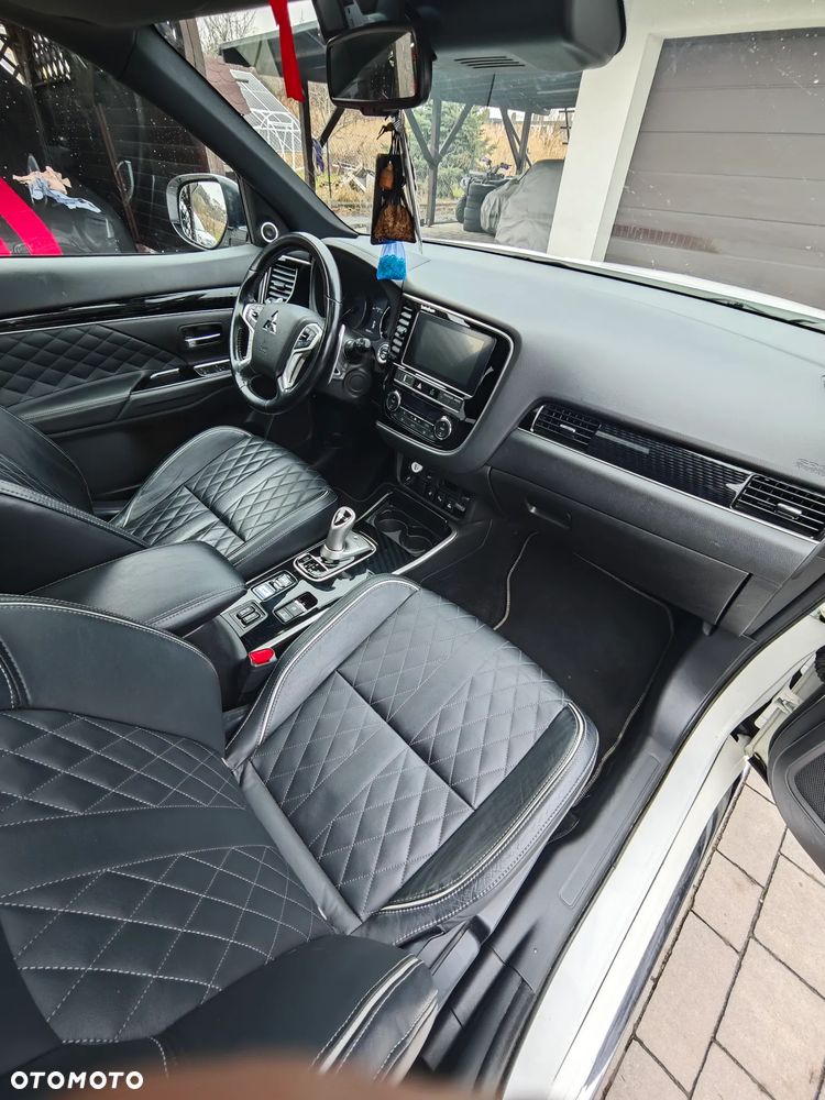 Mitsubishi Outlander Instyle + - 18