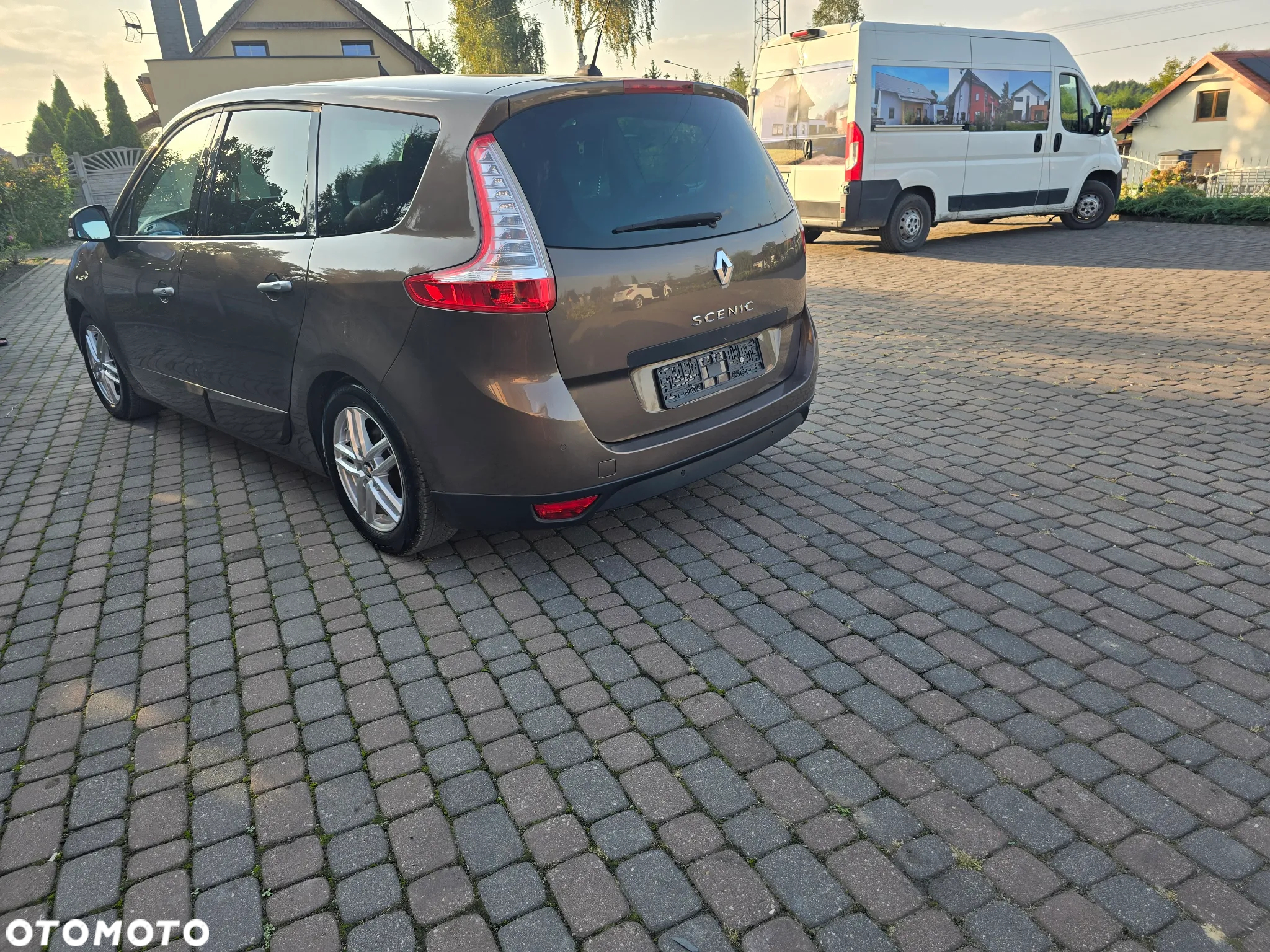 Renault Grand Scenic - 11