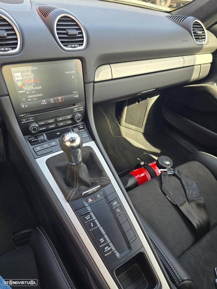 Porsche 718 Cayman GT4 - 12