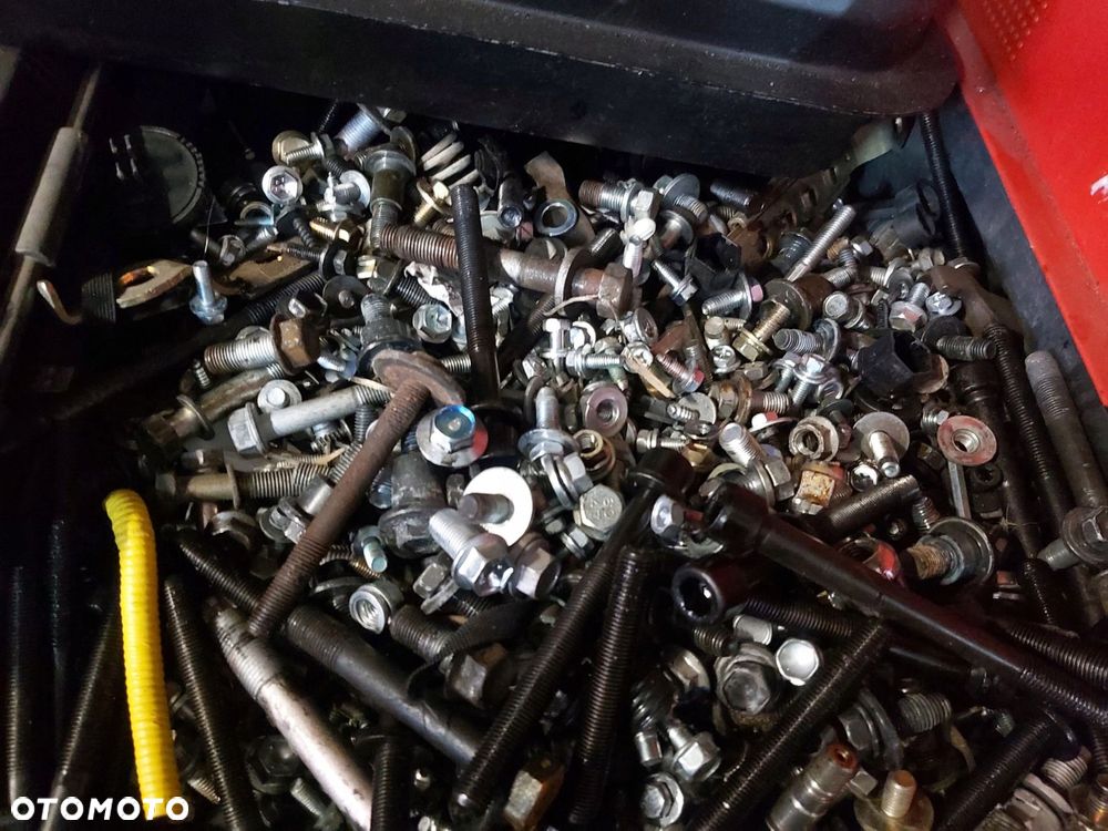 Śruby nakrętki wkręty Samochodowe Japonia MIX Toyota Honda Nissan Mazda 1KG - 2
