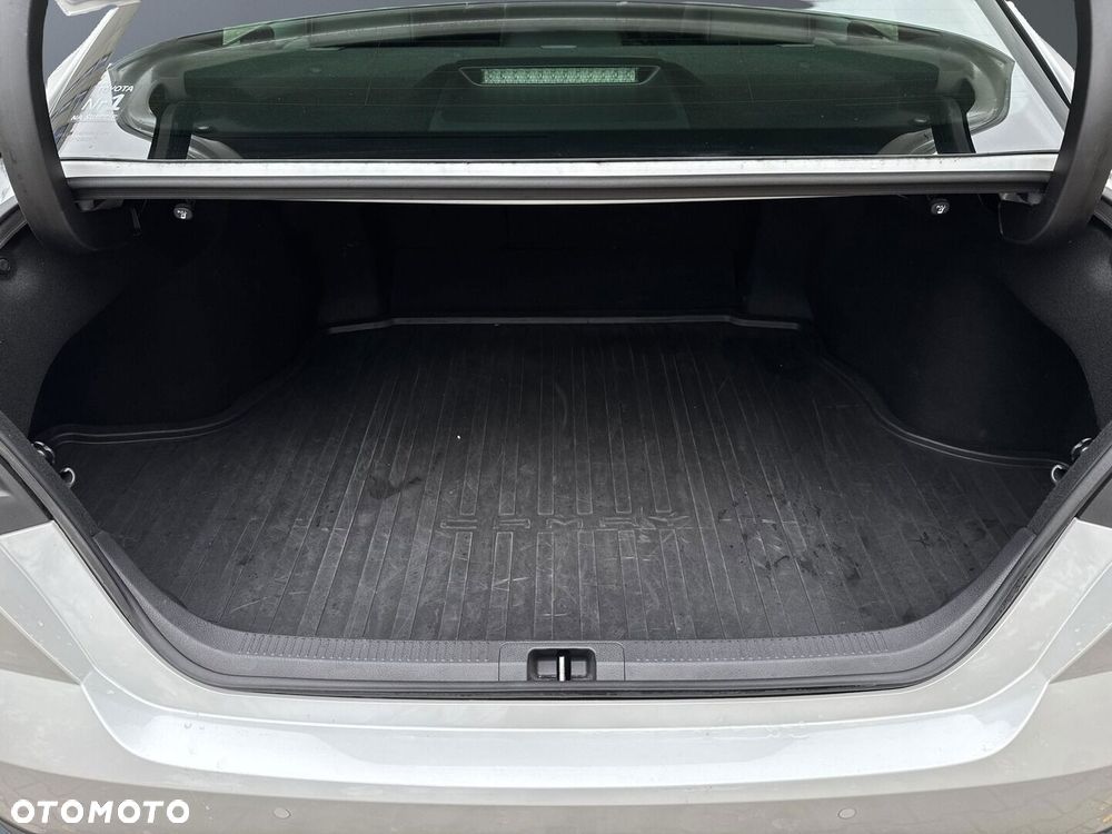 Toyota Camry - 13