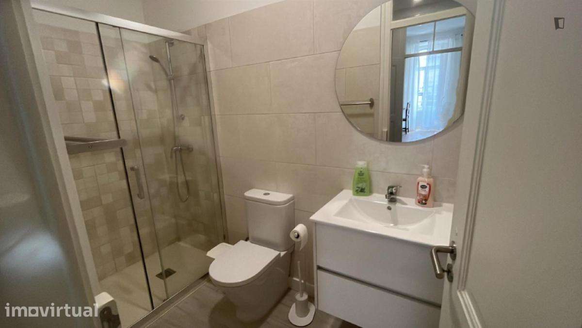 Quarto - localizado em Picoas Lisbon - Grande imagem: 4/12