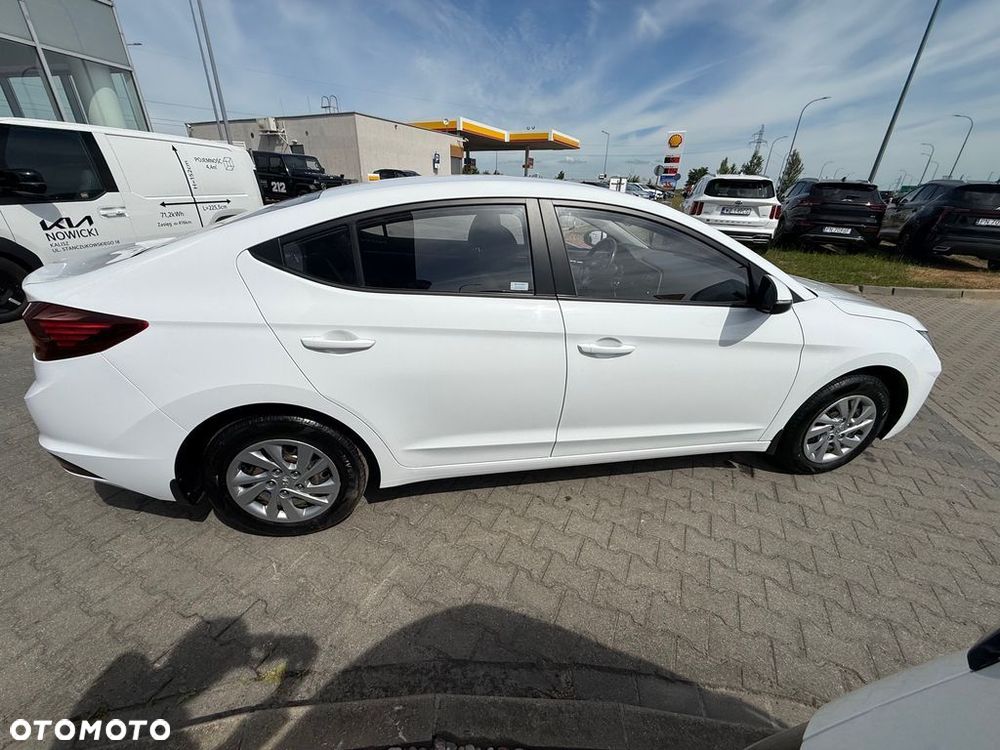 Hyundai Elantra 1.6 Classic Plus - 6