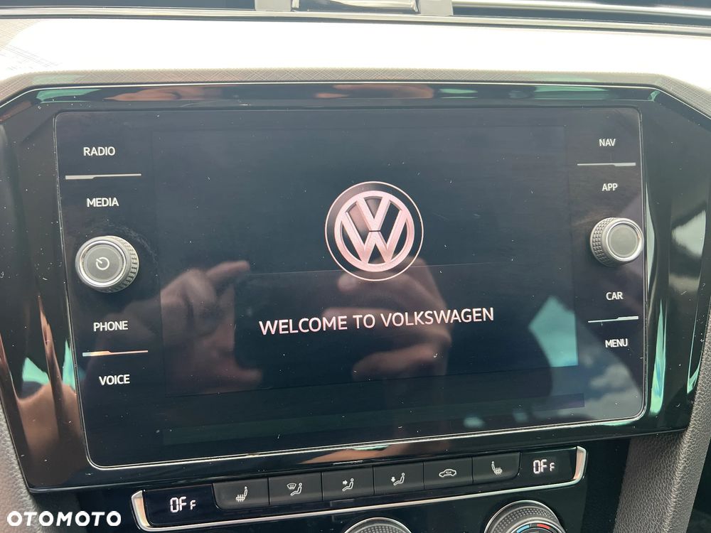 Volkswagen Passat 2.0 TDI SCR DSG Comfortline - 23