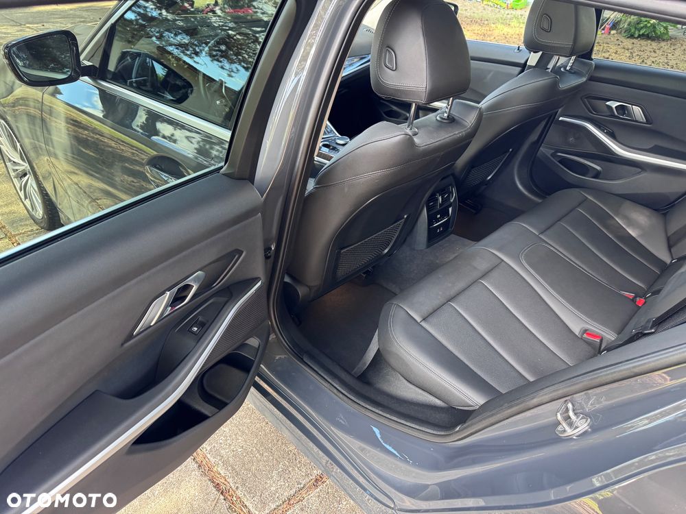BMW Seria 3 320d xDrive Luxury Line sport - 19