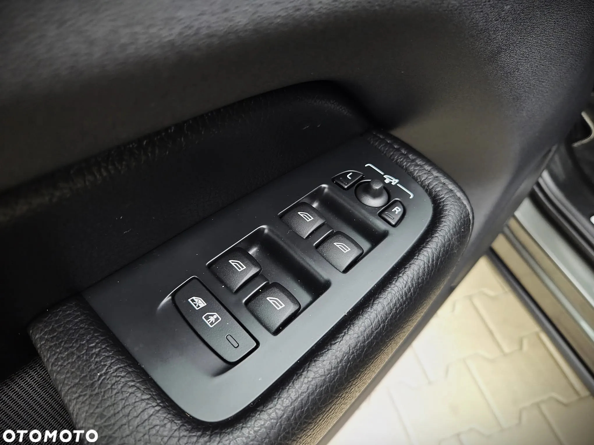 Volvo XC 60 T8 Twin Engine AWD Geartronic RDesign - 27