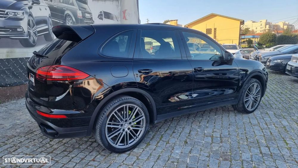 Porsche Cayenne S E-Hybrid - 3