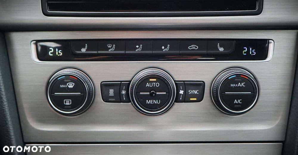 Volkswagen Golf - 23