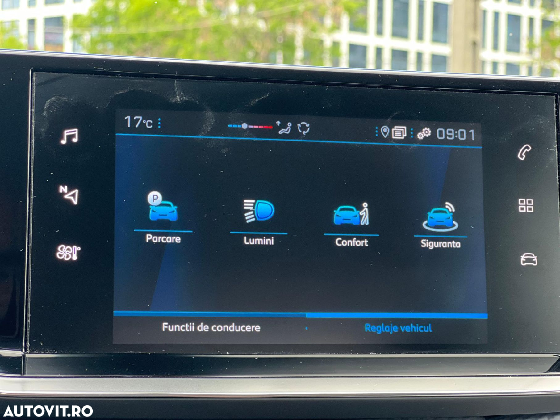 Peugeot 2008 1.2 L PureTech STT EAT8 Allure - 24