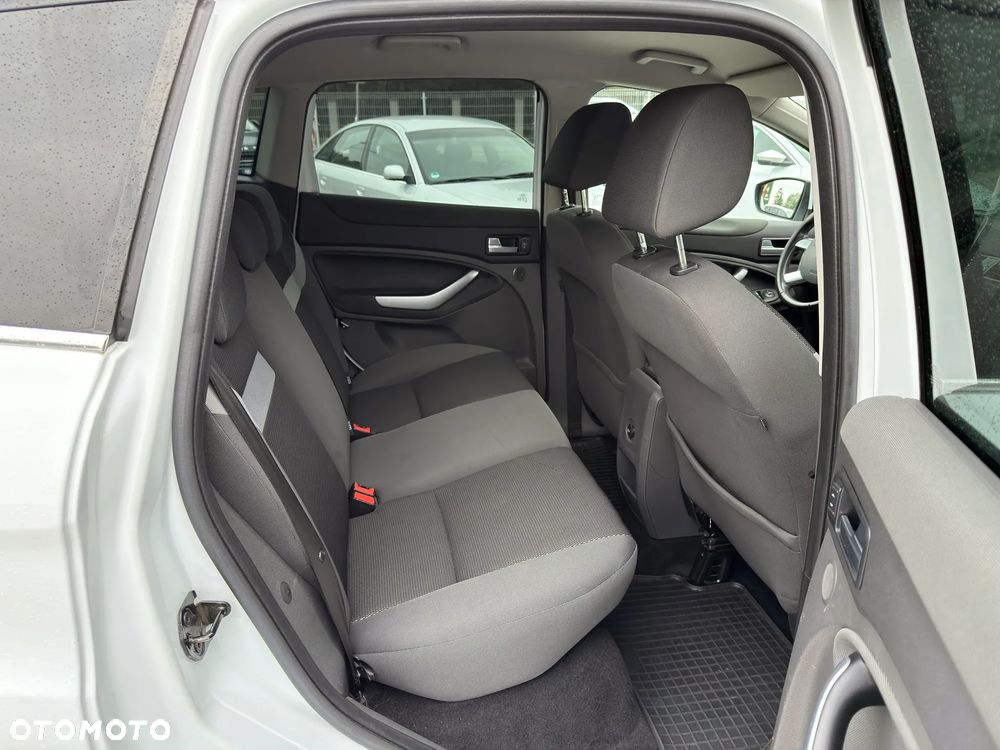 Ford Kuga 2.0 TDCi 2x4 Titanium - 19