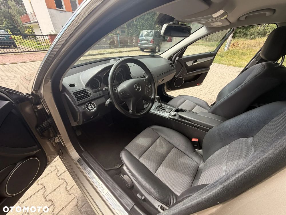 Mercedes-Benz Klasa C 180 CGI Automatik BlueEFFICIENCY Avantgarde - 14
