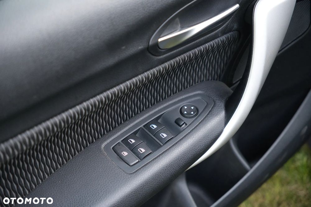 BMW Seria 1 116d EfficientDynamics Edition - 31