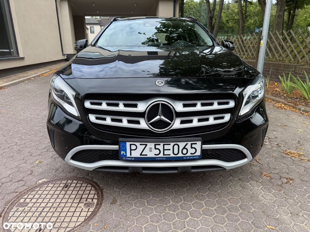 Mercedes-Benz GLA 180 7G-DCT - 17