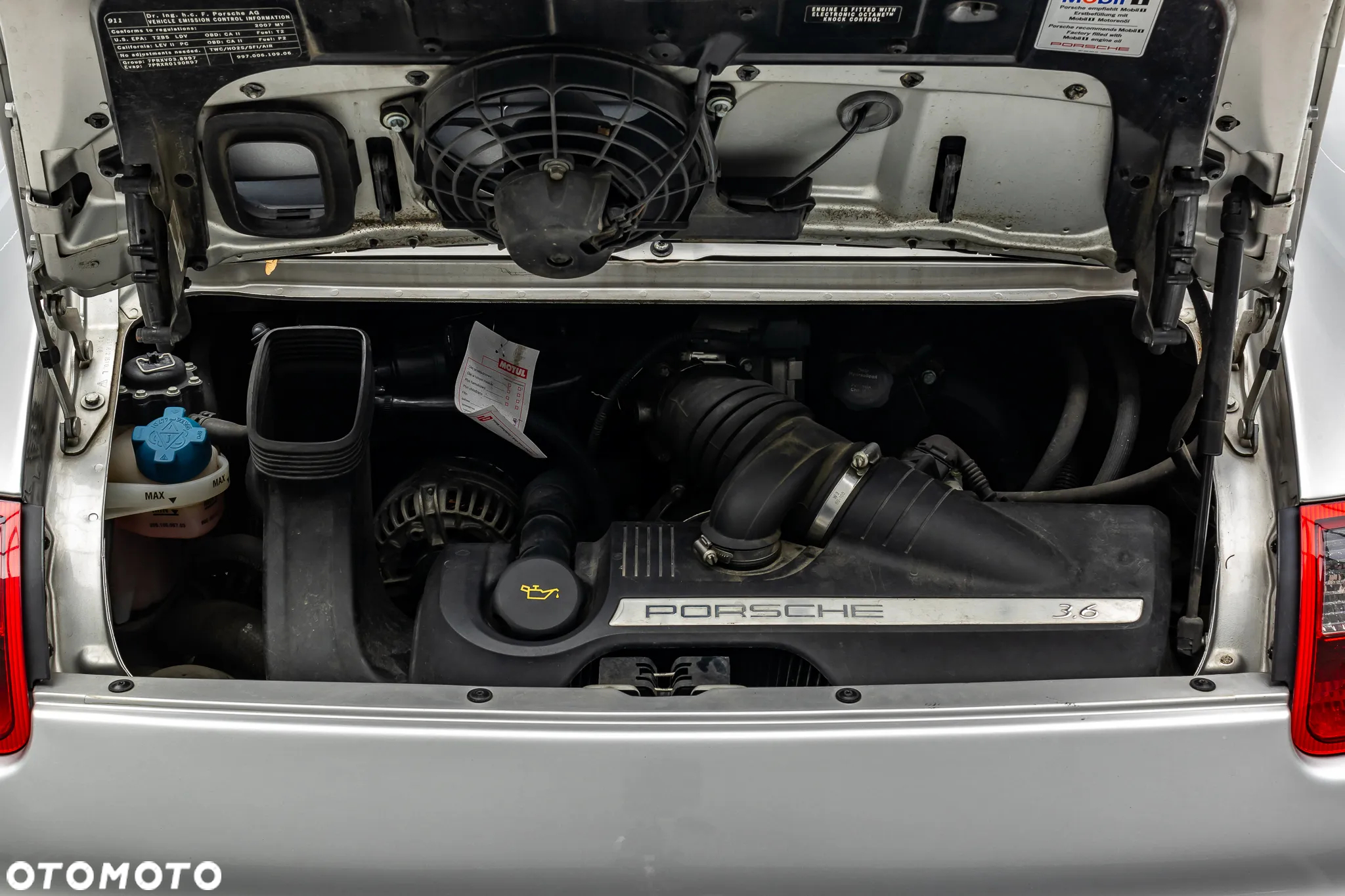 Porsche 911 Carrera 4 - 38