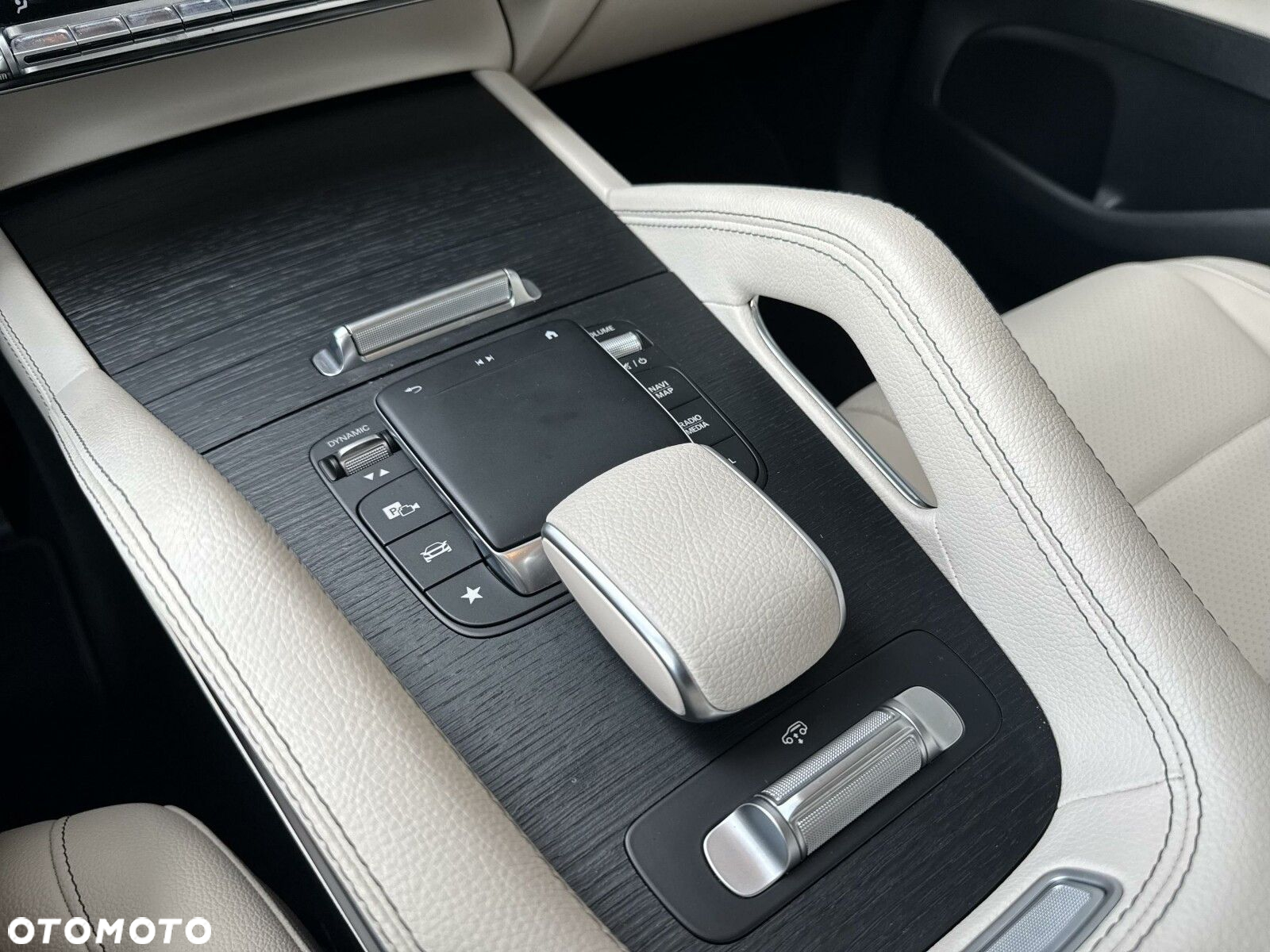 Mercedes-Benz GLE - 22