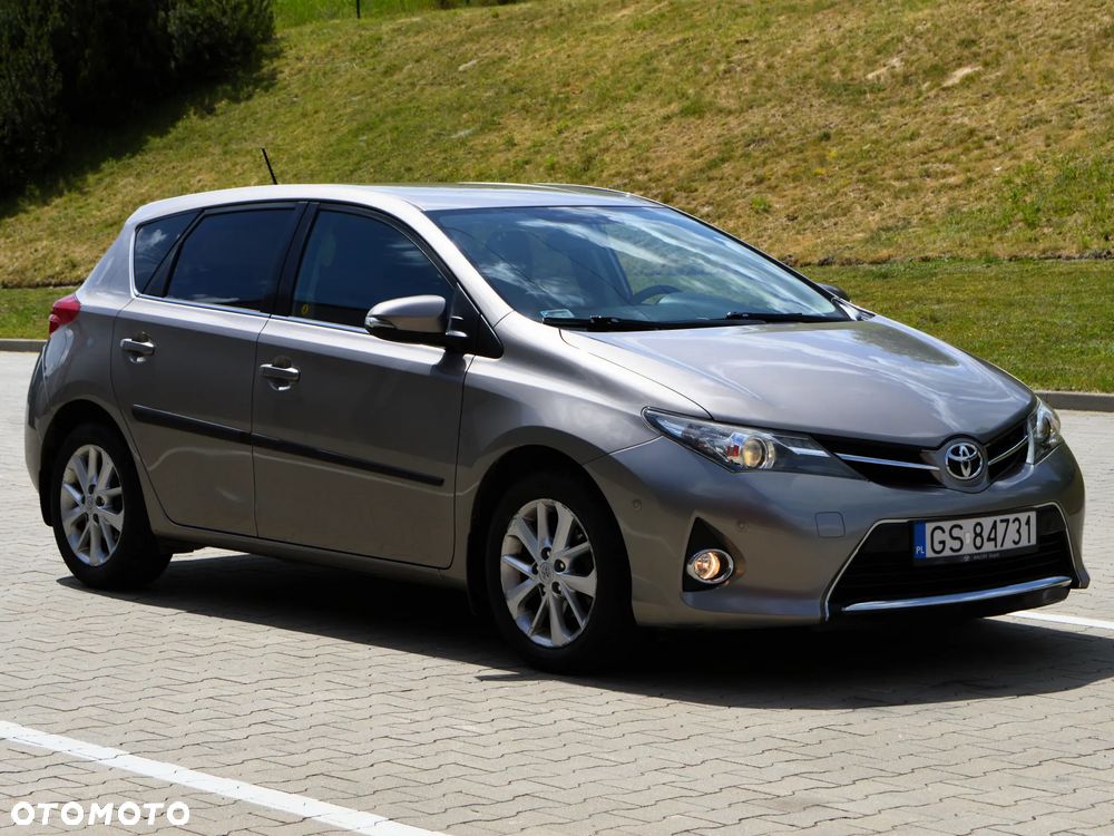 Toyota Auris 1.6 Premium + - 3