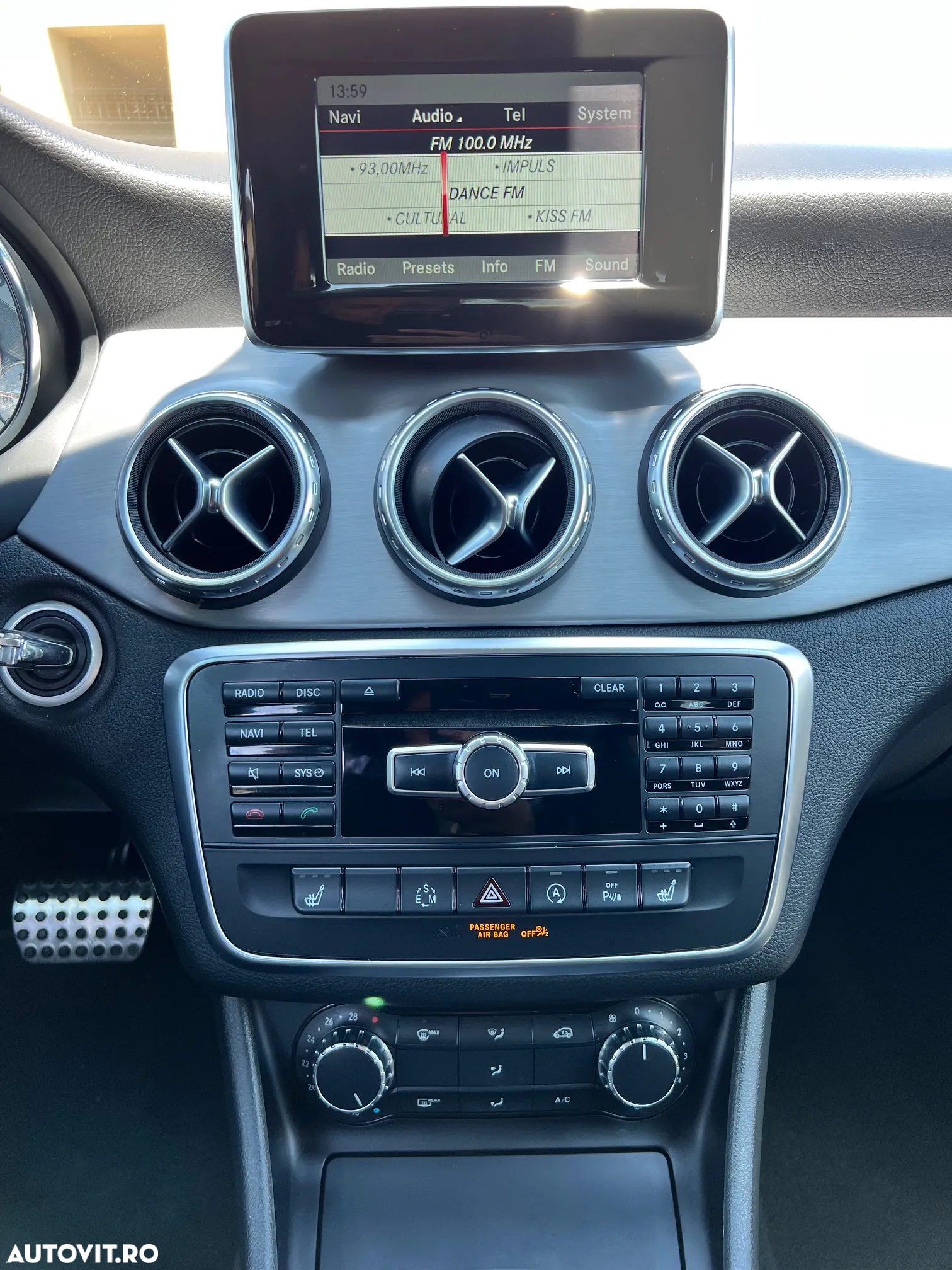 Mercedes-Benz GLA 200 7G-DCT AMG Line - 26