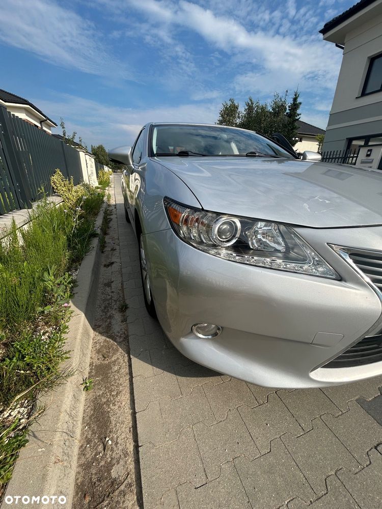 Lexus ES - 4