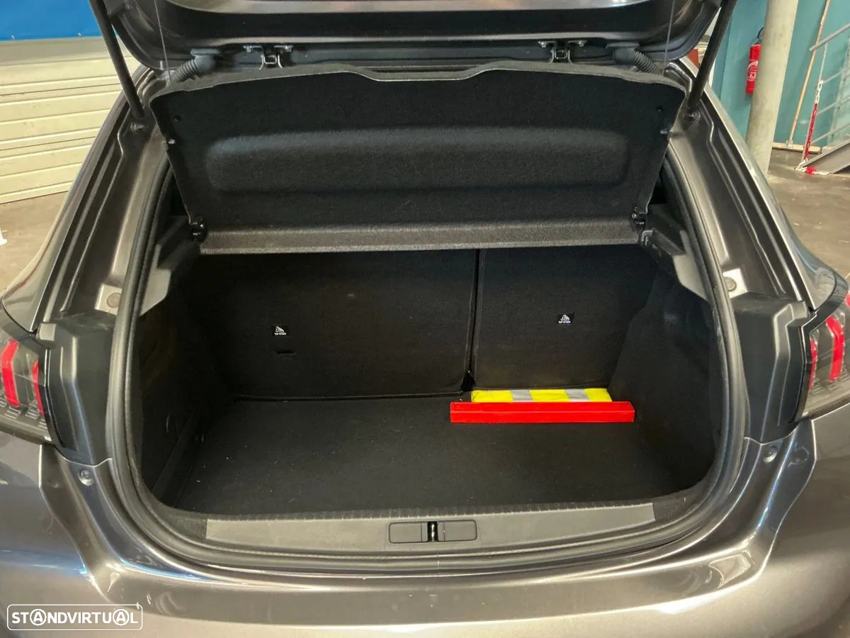 Peugeot 208 1.2 PureTech Allure EAT8 - 8