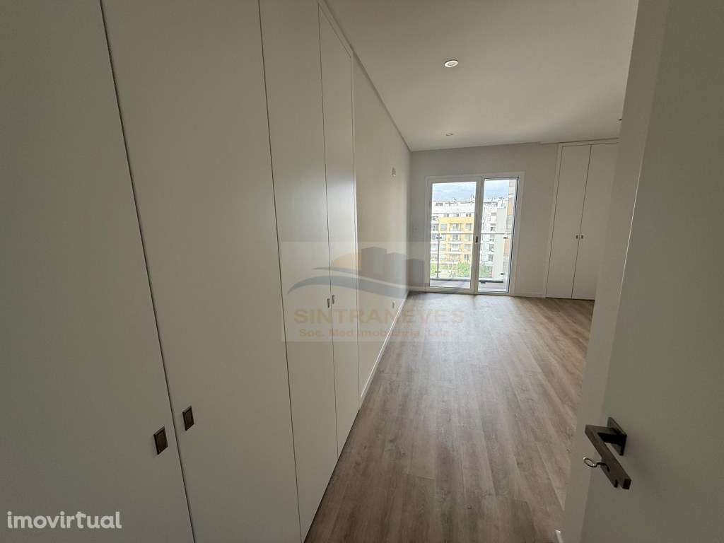 T2 para Arrendamento | 6.º Andar com Garagem | Parede - Cascais - Grande imagem: 2/12