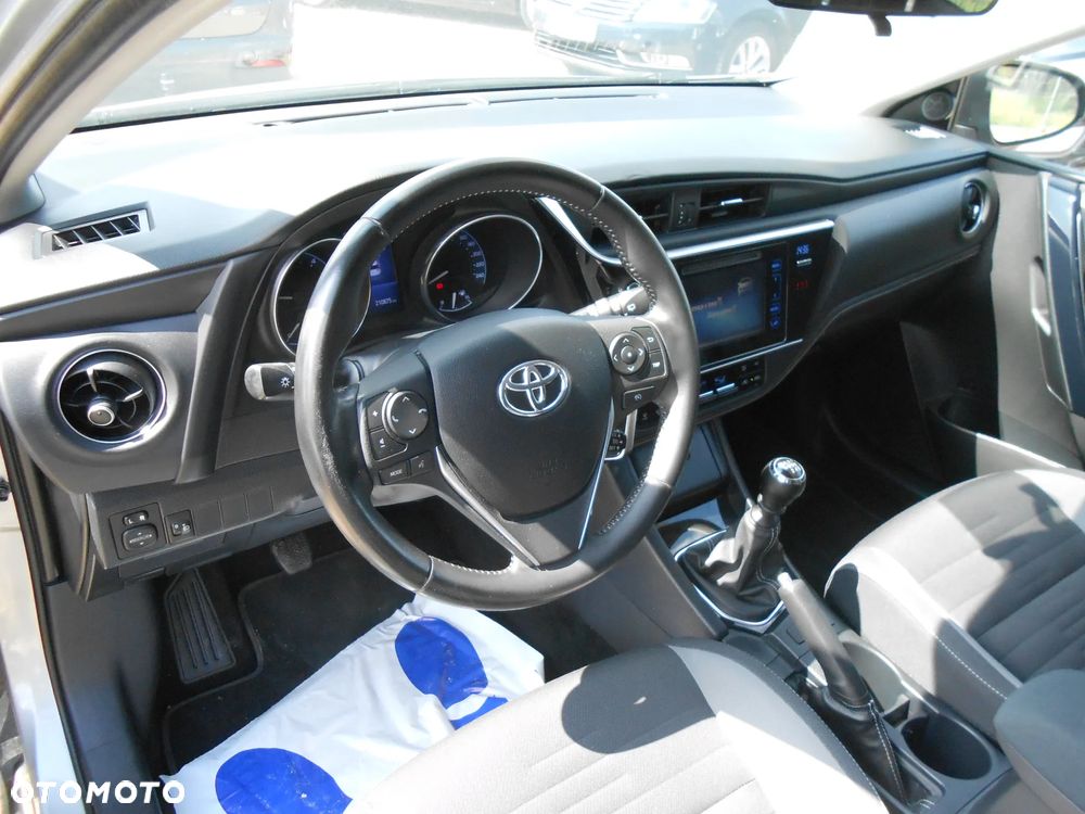 Toyota Auris 1.6 D-4D Executive - 12