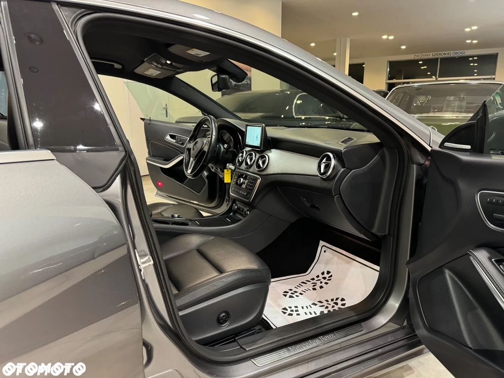 Mercedes-Benz CLA - 32