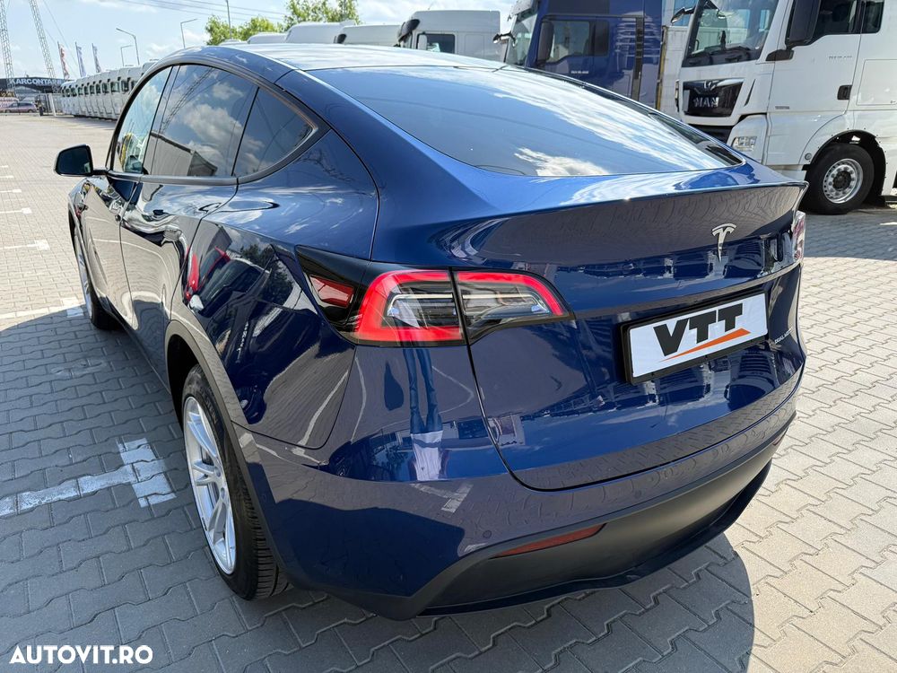 Tesla Model Y - 4
