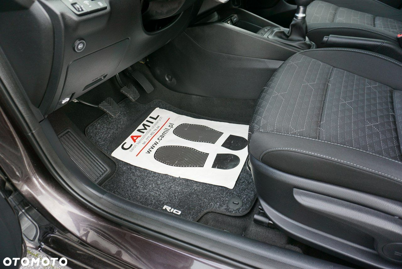 Kia Rio - 12