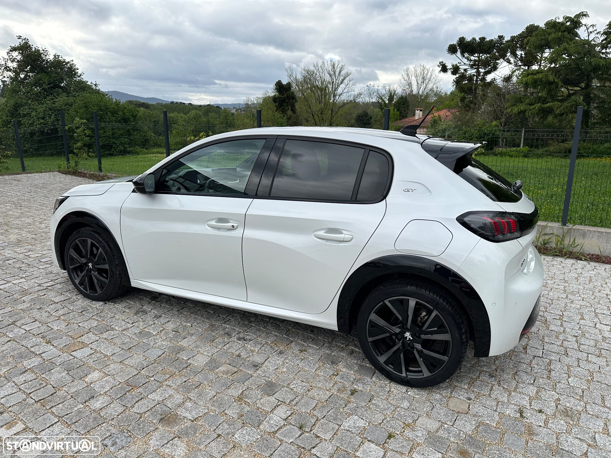 Peugeot 208 1.2 PureTech GT EAT8 - 3