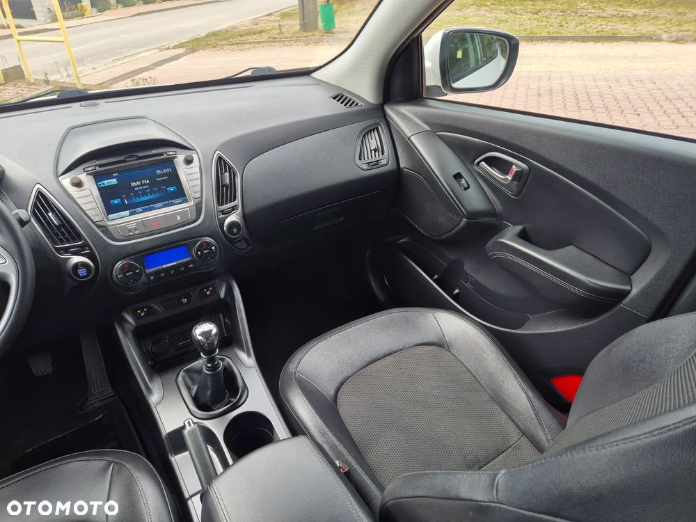 Hyundai ix35 1.7 CRDi 2WD blue Finale Gold - 22