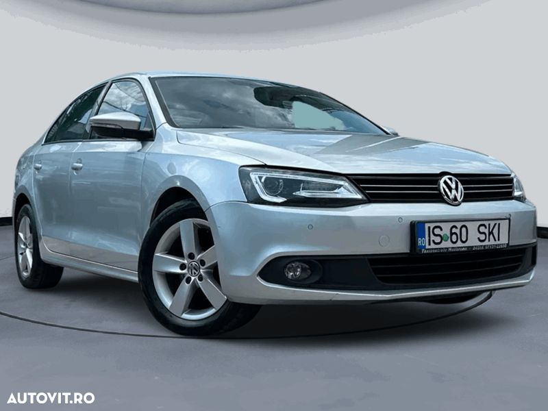 Volkswagen Jetta 1.6 TDI Blue Motion Technology Trendline - 3