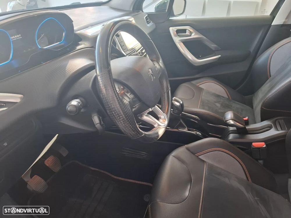 Peugeot 2008 1.2 PureTech Allure - 32