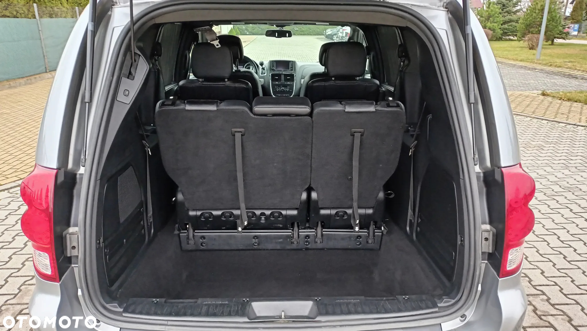 Dodge Grand Caravan - 28