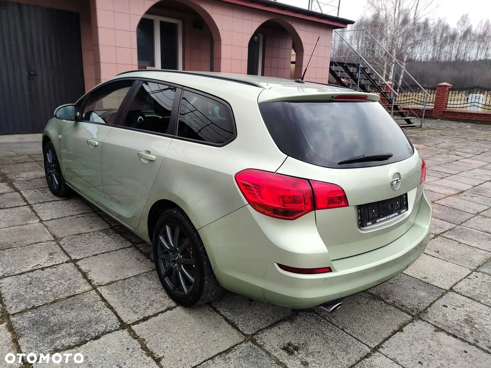 Opel Astra 2011 photo 4