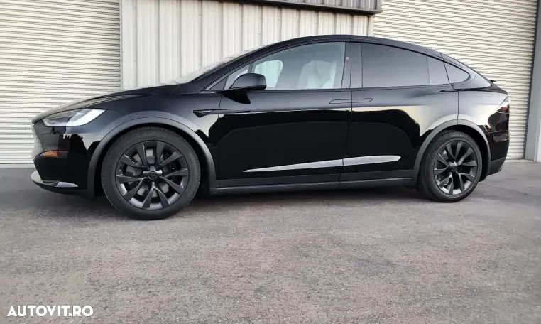 Tesla Model X Plaid - 4