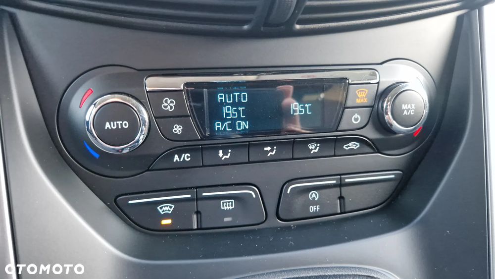 Ford Kuga 1.5 EcoBoost 2x4 Titanium - 13