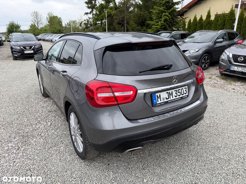 Mercedes-Benz GLA 200 Urban - 4