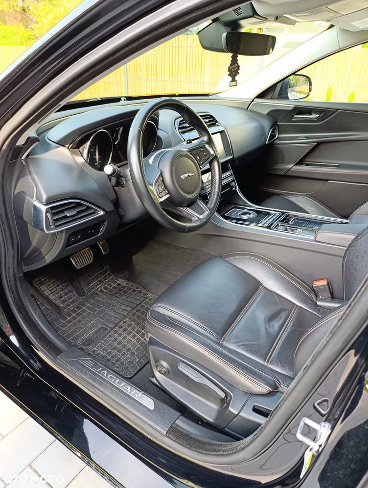 Jaguar XE 2.0 D Prestige - 14