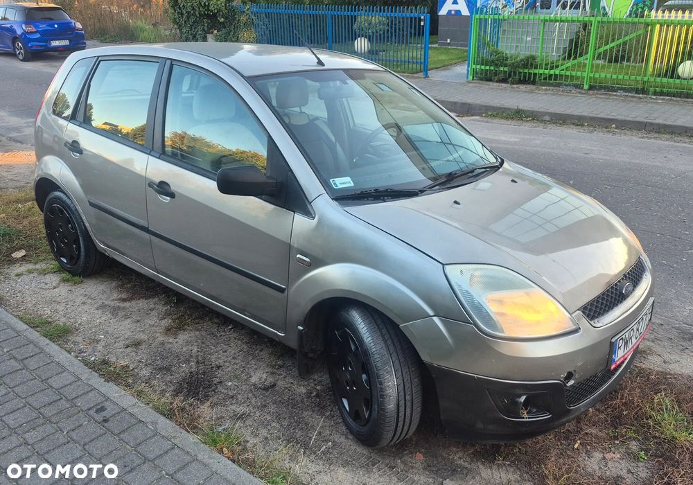 Ford Fiesta 2005 photo 2