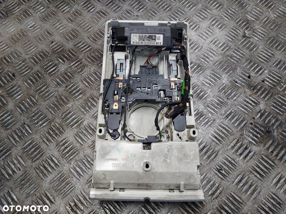 LAMPKA PODSUFITKI AUDI A6 C6 4F0951177 4F0947135J - 3