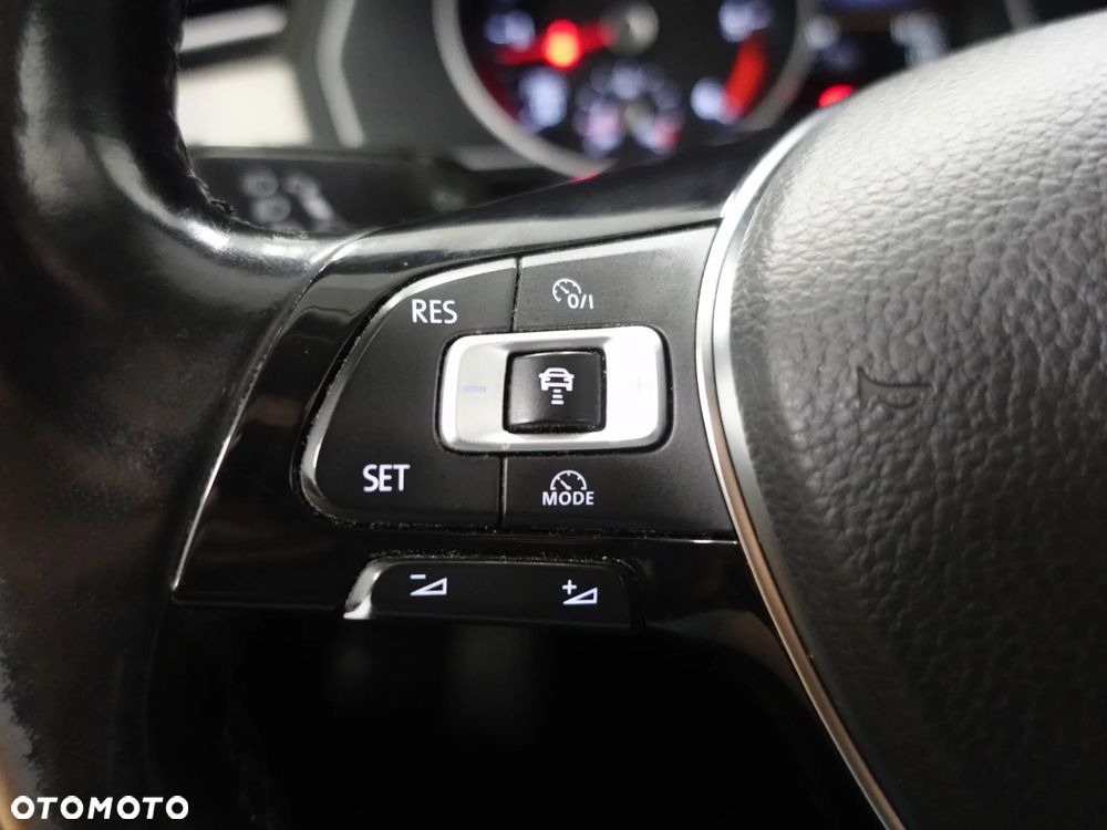 Volkswagen Passat - 36
