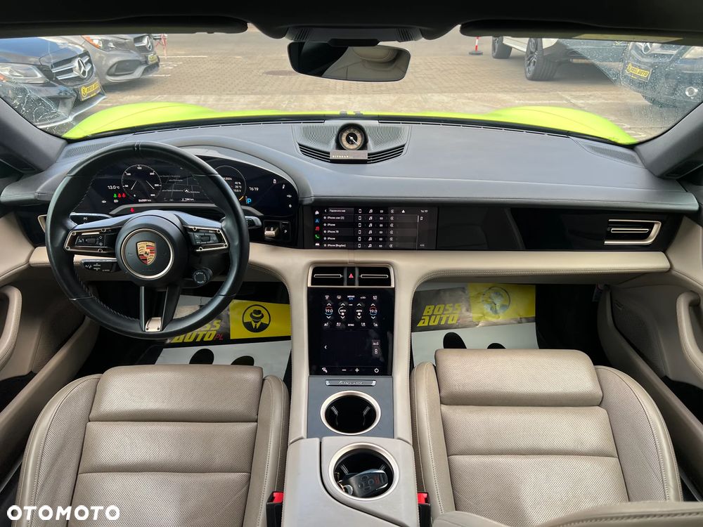 Porsche Taycan 4S - 15