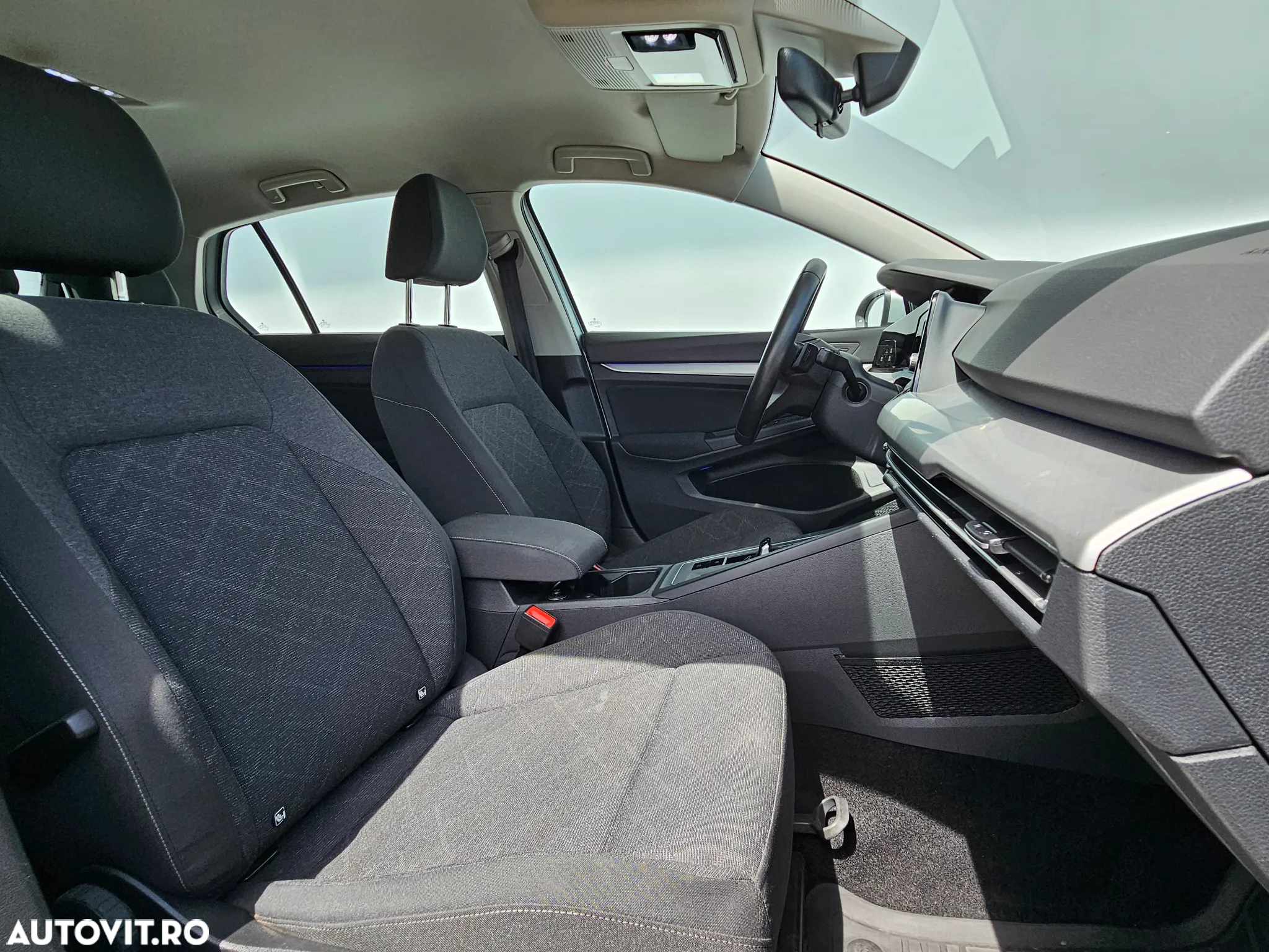 Volkswagen Golf 1.0 eTSI DSG MHEV Life - 17