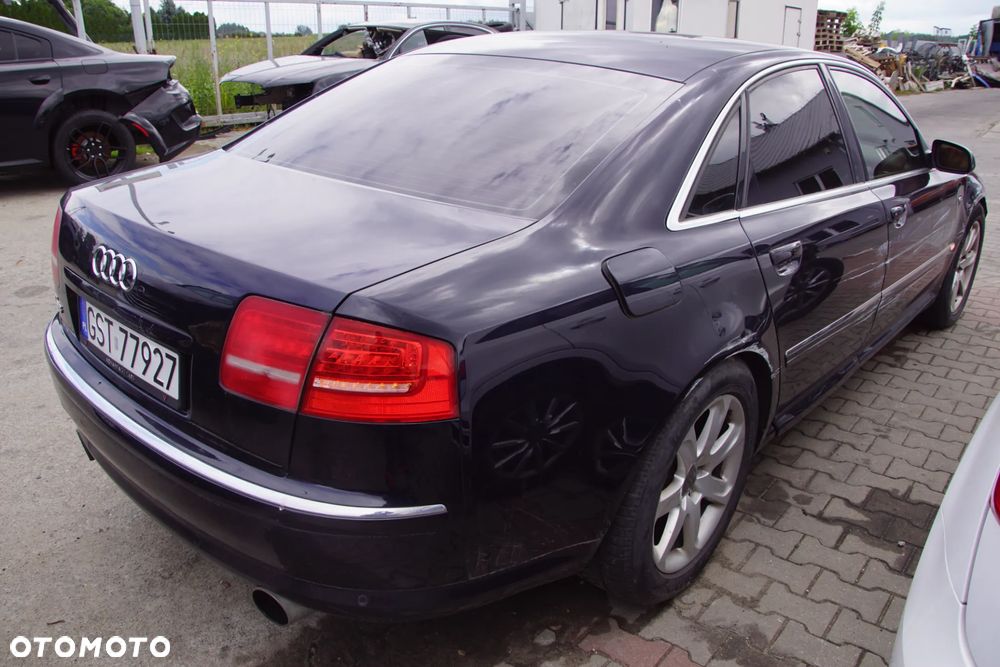 AUDI A8 D3 4.2 335 KM 2005  SILNIK BFM SKRZYNIA HHV  POJAZD NA CZĘŚCI. Tel. 692 106 889 silnik kompletny BFM, blok silnika, głowica lewa, głowica prawa, wał korbowy, wałek rozrządu, wałek ssący, wałek wydechowy, tłoki, korbowody, panewki, pierścienie tłokowe, miska olejowa, pompa oleju, smok olejowy, czujnik poziomu oleju, czujnik ciśnienia oleju, obudowa filtra oleju, chłodnica oleju, korek wlewu oleju, bagnet oleju, pokrywa zaworów lewa, pokrywa zaworów prawa, uszczelka pokrywy zaworów, kolektor ssący, kolektor wydechowy lewy, kolektor wydechowy prawy, przepustnica, listwa wtryskowa, wtryskiwacze, pompa paliwa, kosz pompy paliwa, regulator ciśnienia paliwa, filtr paliwa, przewody paliwowe, zbiornik paliwa, wlew paliwa, korek wlewu paliwa, obudowa filtra powietrza, przepływomierz, rura dolotowa, rezonator dolotu, przewody podciśnienia, zawór podciśnienia, odma, separator oleju, cewki zapłonowe, świece zapłonowe, wiązka silnika, sterownik silnika, moduł zapłonowy, czujnik położenia wału, czujnik położenia wałka rozrządu, czujnik temperatury silnika, czujnik spalania stukowego, czujnik ciśnienia, sonda lambda, alternator, rozrusznik, pompa wody, termostat, obudowa termostatu, chłodnica wody, wentylator chłodnicy lewy, wentylator chłodnicy prawy, obudowa wentylatorów, zbiornik wyrównawczy, korek zbiornika wyrównawczego, przewody chłodnicy, węże układu chłodzenia, nagrzewnica, przewody nagrzewnicy, koło pasowe wału, rolka prowadząca, rolka napinacza, napinacz paska, pasek osprzętu, łapa silnika lewa, łapa silnika prawa, poduszka silnika lewa, poduszka silnika prawa, osłona silnika górna, osłona silnika dolna, skrzynia biegów HHV, sterownik skrzyni biegów, mechatronika skrzyni, konwerter skrzyni biegów, sprzęgło hydrokinetyczne, miska skrzyni biegów, chłodnica oleju skrzyni, przewody oleju skrzyni, wybierak biegów, lewarek zmiany biegów, linka wybieraka, poduszka skrzyni biegów, łapa skrzyni biegów, wał napędowy, podpora wału, przegub wału, skrzynia rozdzielcza, reduktor, dyferencjał przedni, dyferencjał tylny, most przedni, most tylny, półoś przednia lewa, półoś przednia prawa, półoś tylna lewa, półoś tylna prawa, przegub zewnętrzny, przegub wewnętrzny, flansza napędowa, piasta przednia lewa, piasta przednia prawa, piasta tylna lewa, piasta tylna prawa, łożysko koła przednie, łożysko koła tylne, sanki przednie, sanki tylne, belka przednia, belka tylna, amortyzator przedni lewy, amortyzator przedni prawy, amortyzator tylny lewy, amortyzator tylny prawy, miech pneumatyczny przedni lewy, miech pneumatyczny przedni prawy, miech pneumatyczny tylny lewy, miech pneumatyczny tylny prawy, kolumna pneumatyczna przednia lewa, kolumna pneumatyczna przednia prawa, kompresor zawieszenia, pompa zawieszenia, sterownik zawieszenia, blok zaworowy zawieszenia, czujnik poziomowania, zbiornik powietrza zawieszenia, przewody pneumatyczne, wahacz przedni górny lewy, wahacz przedni górny prawy, wahacz przedni dolny lewy, wahacz przedni dolny prawy, wahacz tylny lewy, wahacz tylny prawy, zwrotnica przednia lewa, zwrotnica przednia prawa, zwrotnica tylna lewa, zwrotnica tylna prawa, stabilizator przedni, stabilizator tylny, łącznik stabilizatora lewy, łącznik stabilizatora prawy, drążek kierowniczy lewy, drążek kierowniczy prawy, końcówka drążka lewa, końcówka drążka prawa, maglownica, przekładnia kierownicza, pompa wspomagania, zbiornik płynu wspomagania, przewody wspomagania, kolumna kierownicza, krzyżak kolumny kierowniczej, zacisk hamulcowy przedni lewy, zacisk hamulcowy przedni prawy, zacisk hamulcowy tylny lewy, zacisk hamulcowy tylny prawy, jarzmo zacisku przednie, jarzmo zacisku tylne, tarcza hamulcowa przednia lewa, tarcza hamulcowa przednia prawa, tarcza hamulcowa tylna lewa, tarcza hamulcowa tylna prawa, klocki hamulcowe, pompa hamulcowa, serwo hamulcowe, moduł ABS, pompa ABS, czujnik ABS przedni, czujnik ABS tylny, przewód hamulcowy, linka hamulca postojowego, silniczek hamulca postojowego, sterownik hamulca postojowego, felga aluminiowa, koło kompletne, śruba koła, dekielek felgi, czujnik ciśnienia opony, zderzak przedni, zderzak tylny, belka zderzaka przedniego, belka zderzaka tylnego, absorber zderzaka, kratka zderzaka lewa, kratka zderzaka prawa, grill przedni, atrapa chłodnicy, ramka grilla, emblemat Audi, emblemat A8, maska, zawias maski lewy, zawias maski prawy, zamek maski, linka otwierania maski, siłownik maski, błotnik przedni lewy, błotnik przedni prawy, nadkole przednie lewe, nadkole przednie prawe, nadkole tylne lewe, nadkole tylne prawe, drzwi przednie lewe, drzwi przednie prawe, drzwi tylne lewe, drzwi tylne prawe, klamka zewnętrzna przednia lewa, klamka zewnętrzna przednia prawa, klamka zewnętrzna tylna lewa, klamka zewnętrzna tylna prawa, klamka wewnętrzna, zamek drzwi przednich, zamek drzwi tylnych, zawias drzwi, ogranicznik drzwi, mechanizm szyby przedni lewy, mechanizm szyby przedni prawy, mechanizm szyby tylny lewy, mechanizm szyby tylny prawy, silniczek szyby, szyba drzwi przednia lewa, szyba drzwi przednia prawa, szyba drzwi tylna lewa, szyba drzwi tylna prawa, szyba przednia, szyba tylna, szyba boczna lewa, szyba boczna prawa, uszczelka drzwi, uszczelka szyby, listwa drzwi, listwa progowa, listwa chromowana, próg lewy, próg prawy, dach, podszybie, pas przedni, wzmocnienie czołowe, osłona pod silnik, osłona podwozia, osłona nadkola, klapa bagażnika, zamek klapy bagażnika, zawias klapy bagażnika, siłownik klapy bagażnika, mechanizm domykania klapy, lusterko lewe, lusterko prawe, wkład lusterka lewy, wkład lusterka prawy, silniczek lusterka, kierunkowskaz lusterka, reflektor przedni lewy, reflektor przedni prawy, lampa tylna lewa, lampa tylna prawa, lampa klapy lewa, lampa klapy prawa, kierunkowskaz przedni, światło przeciwmgielne lewe, światło przeciwmgielne prawe, przetwornica xenon, żarnik xenon, moduł reflektora, sterownik poziomowania lamp, spryskiwacz reflektora lewy, spryskiwacz reflektora prawy, zbiornik płynu spryskiwaczy, pompka spryskiwaczy, dysza spryskiwacza, mechanizm wycieraczek, silnik wycieraczek, ramię wycieraczki lewe, ramię wycieraczki prawe, fotel kierowcy, fotel pasażera, kanapa tylna, oparcie tylnej kanapy, zagłówek przedni, zagłówek tylny, podłokietnik przedni, podłokietnik tylny, stelaż fotela, silniczek fotela, sterownik fotela, mata grzewcza fotela, boczek drzwi przedni lewy, boczek drzwi przedni prawy, boczek drzwi tylny lewy, boczek drzwi tylny prawy, deska rozdzielcza, konsola środkowa, tunel środkowy, schowek pasażera, kierownica, poduszka kierownicy, manetka kierunkowskazów, manetka wycieraczek, taśma kierownicy, licznik, zegary, wyświetlacz centralny, ekran nawigacji, radio, jednostka multimedialna, zmieniarka płyt, wzmacniacz audio, głośnik przedni, głośnik tylny, subwoofer, antena radiowa, moduł nawigacji, panel klimatyzacji, kratka nawiewu lewa, kratka nawiewu prawa, kratka nawiewu środkowa, dmuchawa nawiewu, rezystor dmuchawy, silniczek klapy nawiewu, parownik klimatyzacji, skraplacz klimatyzacji, osuszacz klimatyzacji, sprężarka klimatyzacji, - 3
