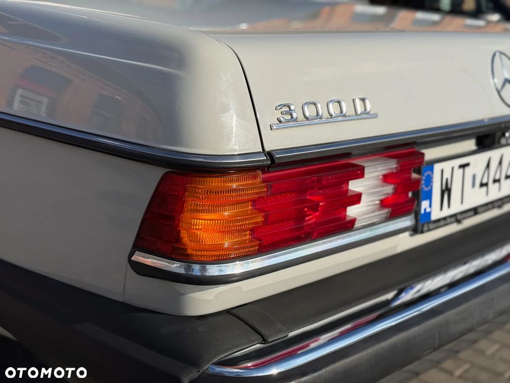 Mercedes-Benz W123 - 16