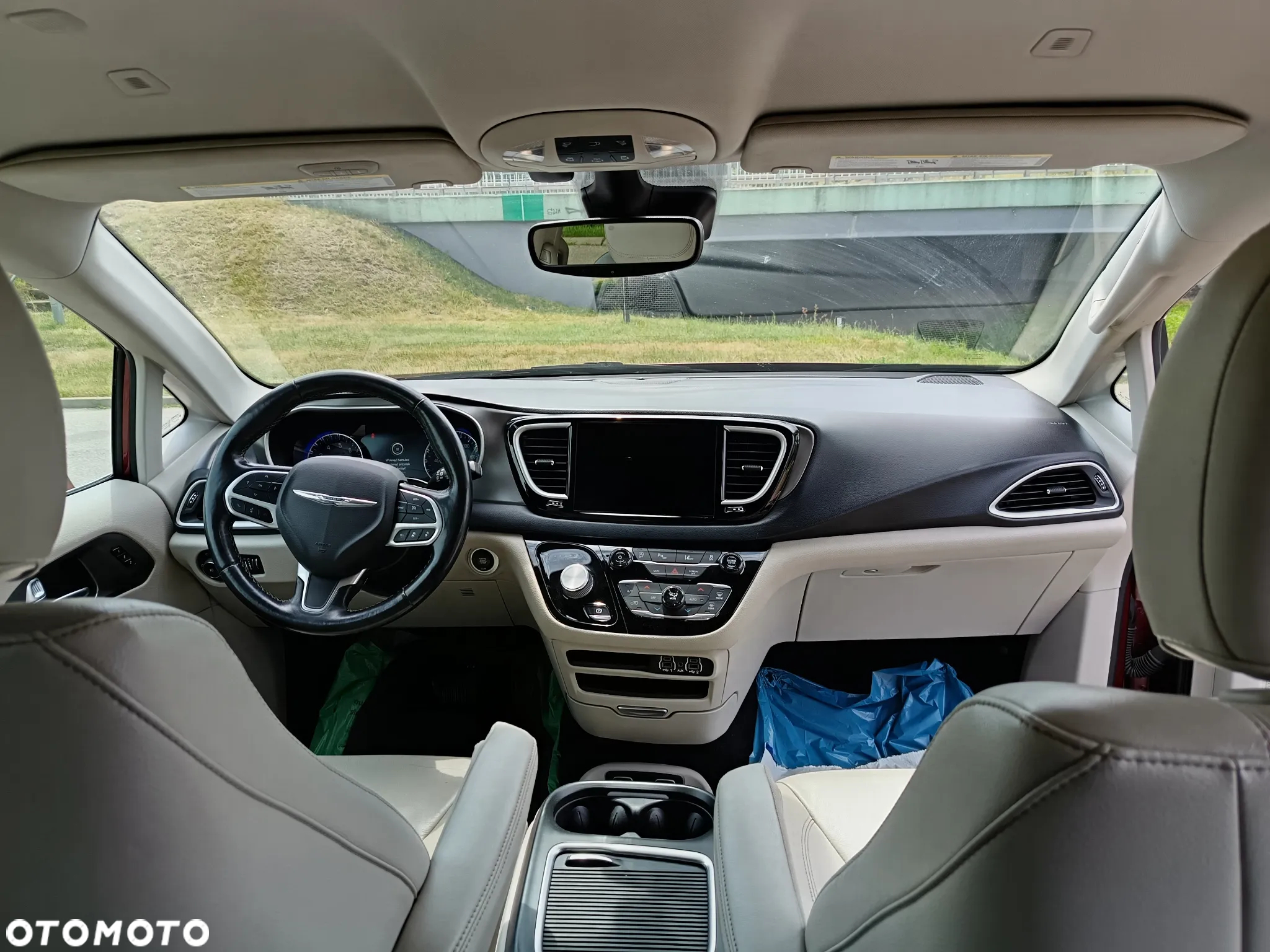 Chrysler Pacifica - 12