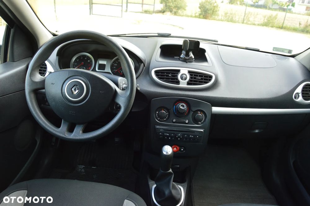 Renault Clio - 19